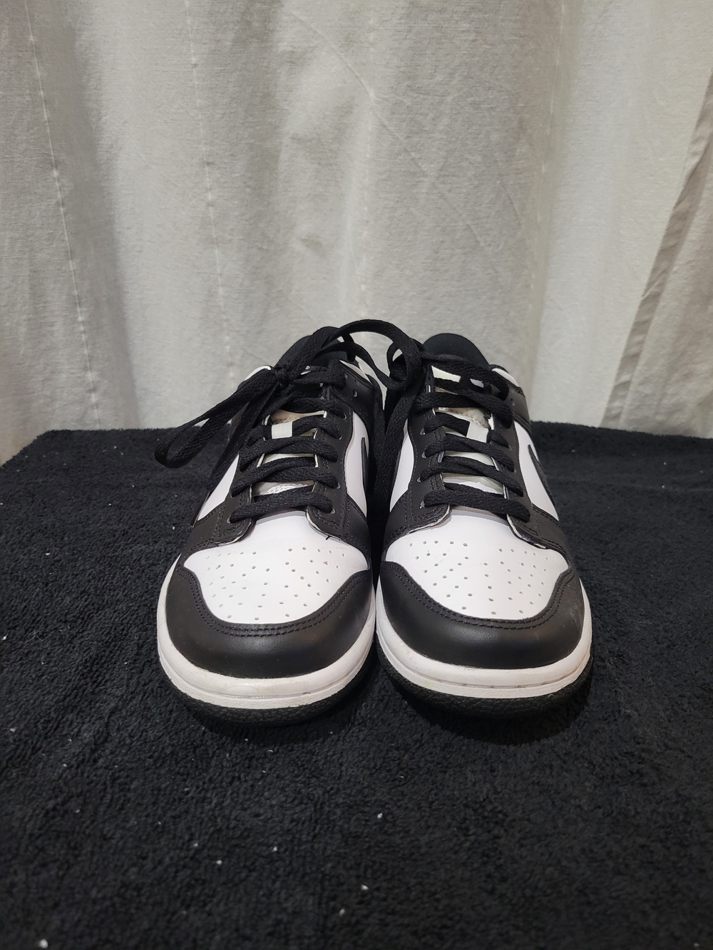 Nike Dunks (Panda) YOUTH 6.5 Low-Top Sneakers - Classic Contrast Design - Picture 2 of 4